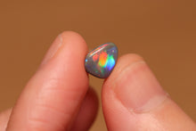 Load image into Gallery viewer, Dark Opal 0.92ct - Gold