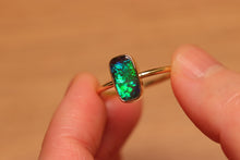 Load image into Gallery viewer, Flash Green Royal Blue Boulder Opal Ring - 18k Gold
