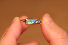 Load image into Gallery viewer, Pinky Green Pipe Opal Ring - 18k Gold

