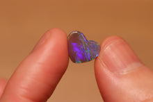 Load image into Gallery viewer, Heart Boulder Opal 2.1ct
