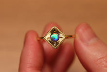 Load image into Gallery viewer, Light Within Me Flashy Opal Ring - 18k Gold
