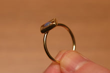 Load image into Gallery viewer, Light Within Me Flashy Opal Ring - 18k Gold
