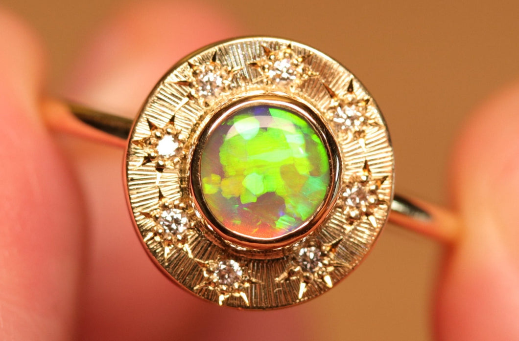 Sunray Halo Green Crystal Opal Ring - 18k Gold